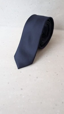 River Island - Corbata color azul marino liso Foto 1 de 4