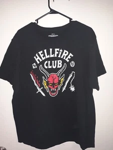 Camisa Stranger Things Negra Hellfire Club Logo Estampado Gráfico Talla 2X (2D) - Imagen 1 de 6