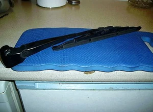 vw lupo/seat arosa 02 rear wiper arm, cover and blade. for cars without spoiler. - Picture 1 of 2