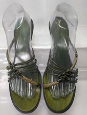 toe post sandals with kitten heels