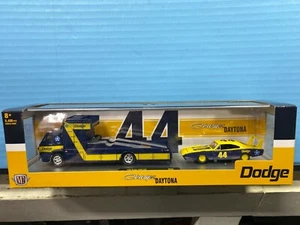 1/64 M2 transportadores automáticos 1966 Dodge L600 COE y 1969 cargador Dodge Daytona #44 - Imagen 1 de 5