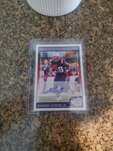 2024 Panini Score Rhamondre Stevenson Auto New England Patriots #192 - Imagen 1 de 2