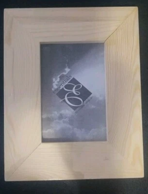 Marco de fotos de madera clara Essentials de Creative Co-op, Inc.  Foto 1 de 4