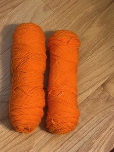 Hilo naranja 2 piezas, abierto pero sin usar. Acrílico, - Imagen 1 de 4