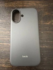 Custodia Beats con MagSafe e controllo fotocamera per Apple iPhone 17 grigio granito USATA - Foto 1 di 5