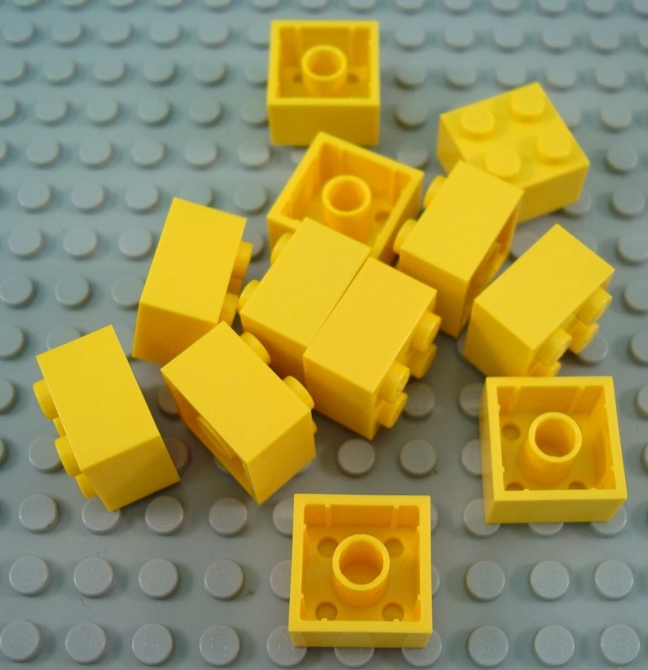 New LEGO Lot of 12 Yellow 2x2 Basic Building Brick Pieces - Image 1 of 1