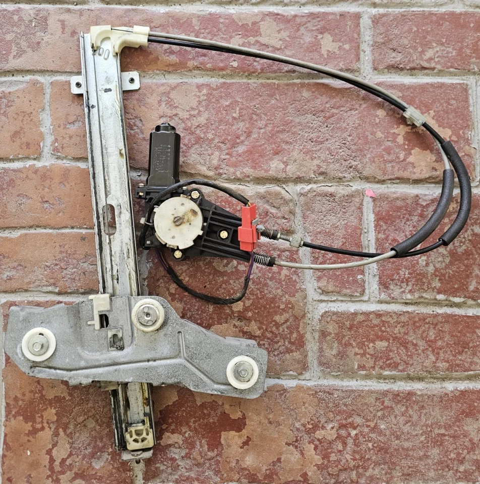 1991-93 CHRYSLER NEW YORKER DYNASTY РЕГУЛЯТОР ДВИГАТЕЛЯ ПРАВОГО ПЕРЕДНЕГО СТЕКЛА - Изображение 1 из 4