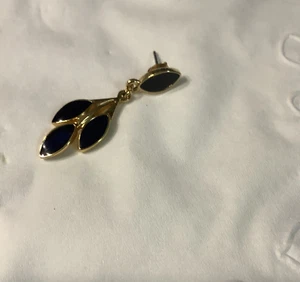 Trifari TM Gold Tone Pierced Drop Dangle Leaf Earrings Black Rhinestones SINGLE - Picture 1 of 4