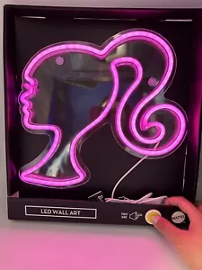 Barbie Silhouette LED Arte de Pared Rosa Caliente NUEVO EN CAJA - Imagen 1 de 3
