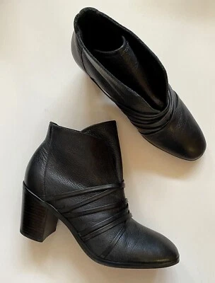 Bernardo Women's Leather Ankle Boots Pull On Booties Black Size 7.5 M - Image 1 of 4
