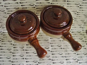 2 10 oz. Topf Stil Steinzeug mit Deckel und Zwiebelsuppe, Biskuit, Chili ex Zustand - Bild 1 von 3