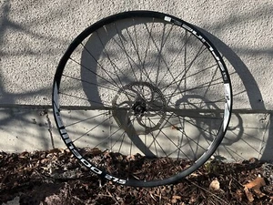 2016 DT Swiss front wheel 27.5*2.4 - Picture 1 of 2