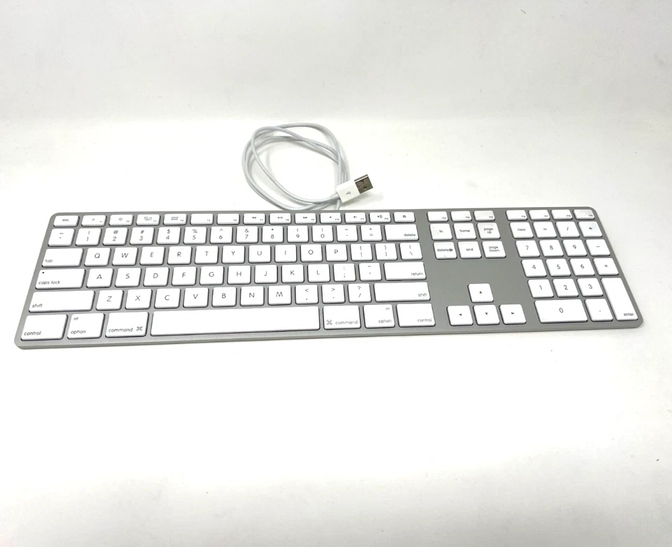 Apple Wired White Aluminum QWERTY Keyboard 10 Key Numeric Keypad A1243 Mac 2 USB - Image 1 of 4