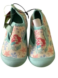 Scarpe slip on Disney Princess La Sirenetta Ariel nuoto acqua taglia 9/10 NUOVE - Foto 1 di 5