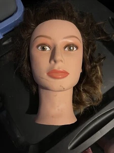 Mariana Cosmetology Stylist Mannequin Head Used Short Hair Still Plenty Left - Picture 1 of 3