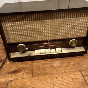 Grundig Model 92 German Tube Radio - Powers Up But Needs Restoration  - Picture 1 of 6