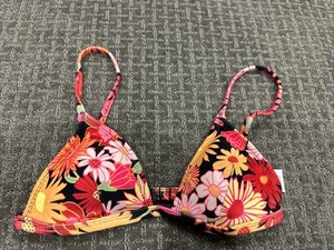 EUC Women’s wild fable floral bikini SWIM TOP size s - Picture 1 of 2