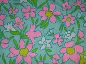 Vtg 70s Flower Power Cotton BLend Fabric Aqua W/ Pink Yellow Flowers 44.5x2.5yds - Afbeelding 1 van 6