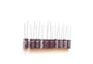 10 PIEZAS CONDENSADOR NICHICON 330uF 25V 8x15mm 105°C - Imagen 1 de 7