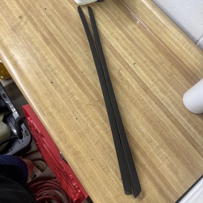 08-17 AUDI A5 S5 КУПЕ ПЕРЕДНЕЕ ЛОБОВОЕ СТЕКЛО ПРАВЫЙ И ЛЕВЫЙ МОЛДИНГ ОТДЕЛКА ПАРА КОМПЛЕКТ OEM - Изображение 1 из 4