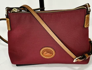 DOONEY & BOURKE women's small crossbody bag - BURGUNDY WINE Maroon Canvas - Picture 1 of 11