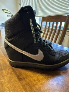 🔥Nike Dunk Sky Hi Lace Up Sneakerboot 2.0 Black Silver Wedge 684954 001 - W 7 - Picture 1 of 10