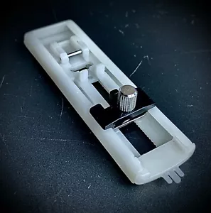 SNAP-ON Buttonhole Foot with button SIZE GAUGE 5mm ZZ * Most household models - Picture 1 of 3
