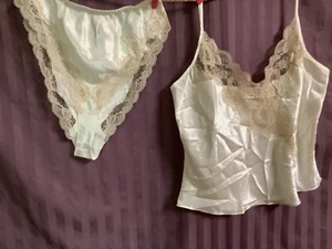 VINTAGE 90’s VICTORIA SECRETS GOLD LABEL CAMI & HIGH CUT PANTIE SET CREAM &IVORY - Picture 1 of 15