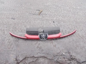 PEUGEOT 206 2003 FRONT BUMPER GRILL & BADGE EMBLEM RED 9628934280 - Picture 1 of 10