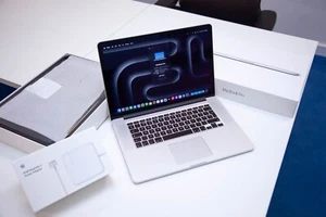Apple MacBook Pro 15 2015 2.8GHz 4.0GHz DG 4TB/1TB SSD + NEW CASING + IMMACULATE - Picture 1 of 24