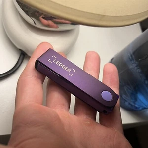 Ledger Nano X Bluetooth Hardware Wallet | Amethyst Purple - Bild 1 von 4