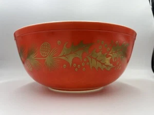 Vintage Christmas Pyrex 404 Mixing Bowl Red With Golden Holly Pinecones 4 Quart - Picture 1 of 11