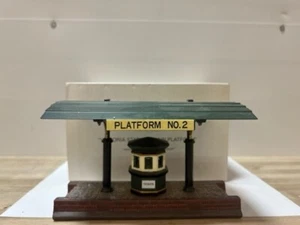 Dept 56 DICKENS VILLAGE Victoria Station Train Platform, 5575-1 - Picture 1 of 2