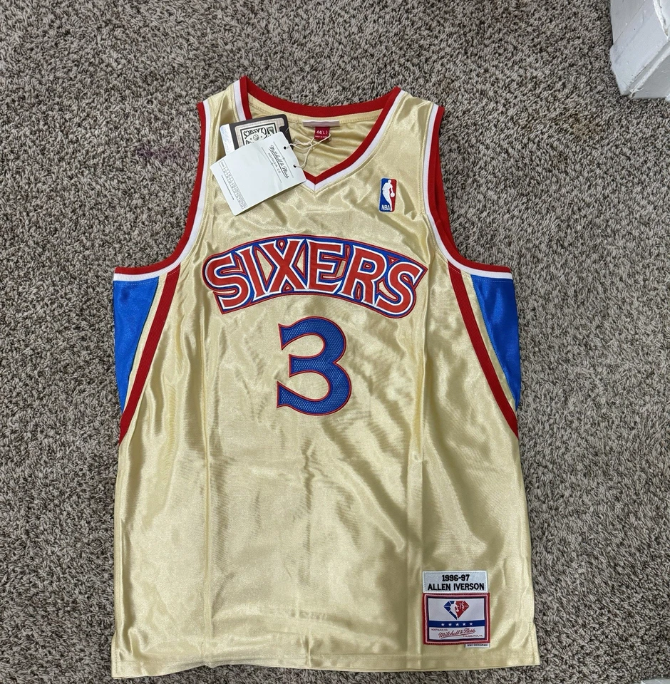 Camiseta deportiva 75 aniversario Gold Swingman Allen Iverson Philadelphia 76ers 1996-97 Foto 1 de 3