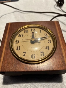 Telechron Model 7H139 Vintage Alarm Clock. Clock Runs When Tested may run slow - Picture 1 of 9