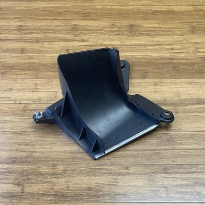 Mercedes AMG GT 2016-2021 guía de conducto de aire derecho A1905280600 OEM Foto 1 de 4