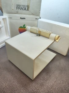Rzadki oryginalny vintage stojak na monitor Apple IIC w oryginalnym pudełku - Zdjęcie 1 z 4