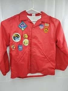 Chaqueta de nailon vintage de los años 80 Boy Scouts of America roja a presión completa parches grandes - Imagen 1 de 6