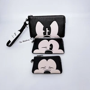 Trio con cerniera ad angolo Disney X Coach nuovo con etichette con volti di Topolino CN042 org $298 - Foto 1 di 8