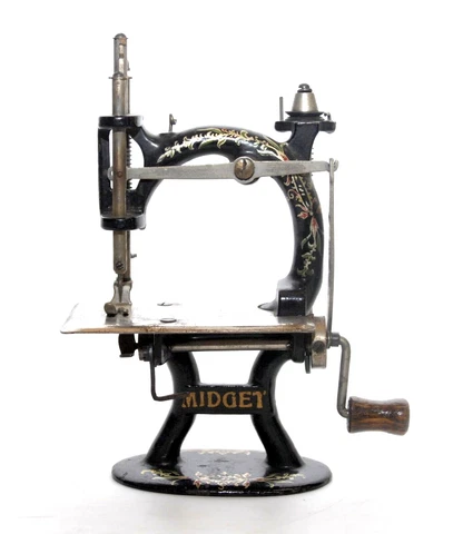 GREAT ANTIQUE FOLEY & WILLIAMS MIDGET HAND CRANK CAST IRON SEWING MACHINE Cover