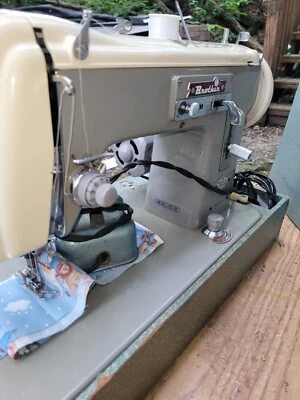 Швейная машина Brother модель Alt-o-Matic HZ5-B1 протестирована  - Изображение 1 из 4