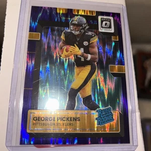 2022 Optic George Pickens Rated Rookie Viola Shock Prizm #223 Dallas Cowboys - Foto 1 di 2