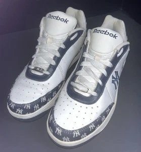Reebok MLB Clubhouse Exclusive New York Yankees White and Blue Mens 8.5 - Picture 1 of 8