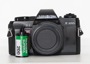 MINOLTA X-300s 35 mm SLR Camera Body With FUJICOLOR 36/200 - Picture 1 of 8