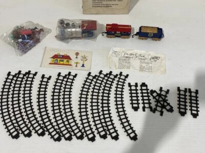trenino giocattolo vintage con scatola originale con pista completo - Immagine 1 di 4
