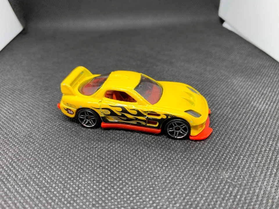 Hot Wheels - 24/7 24/Seven Yellow - Diecast Collectible - 1:64 Scale - USED (1) — 第 1/4 张图片