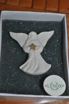 Broche estrela dourada Lenox Angel segurando joias de porcelana - Imagem 1 de 4