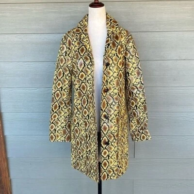 Topshop蛇纹浮雕汽车大衣 — 第 1/4 张图片