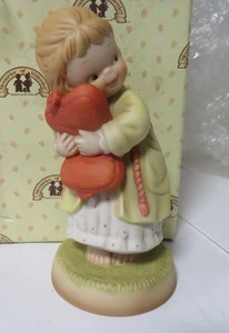 Enesco Memories of Yesterday 524832 “We All Loves A Cuddle” - Bild 1 von 12