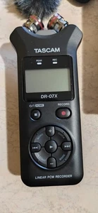 REGISTRATORE DIGITALE PROFESSIONALE TASCAM DR-07x + CASE + ACCESSORI VARI - Imagen 1 de 6